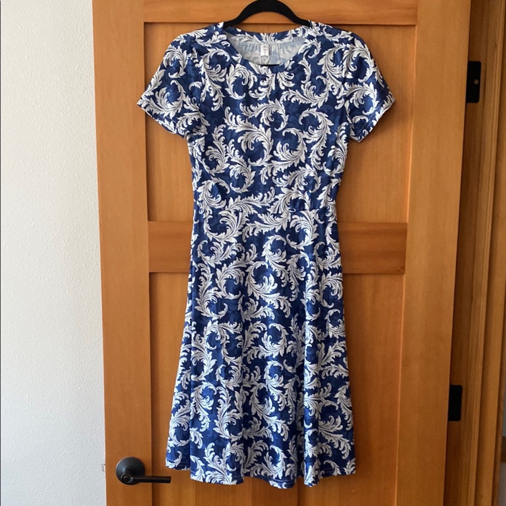 Chic Blue and White Patterned Midi Dress
